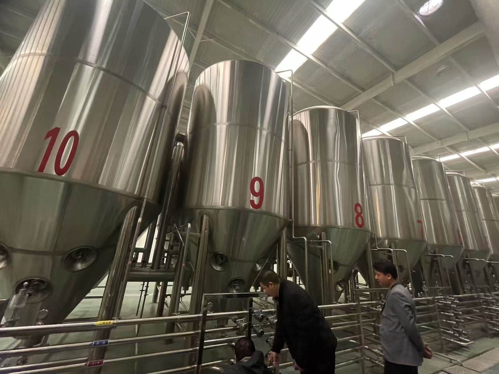 南明精酿啤酒设备厂—平面布置、设备设计、制造、调试、培训等一条龙服务